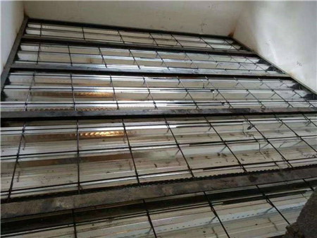 提高钢结构夹层的施工效率